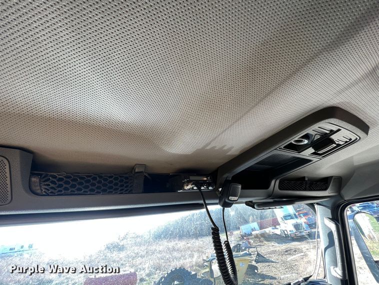 image for item MM9278 2015 Caterpillar CT660  dump truck