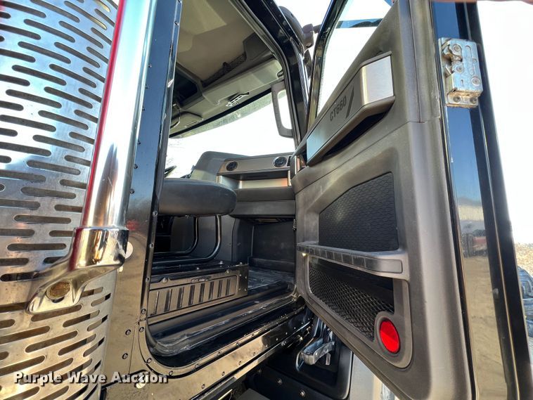 image for item MM9278 2015 Caterpillar CT660  dump truck