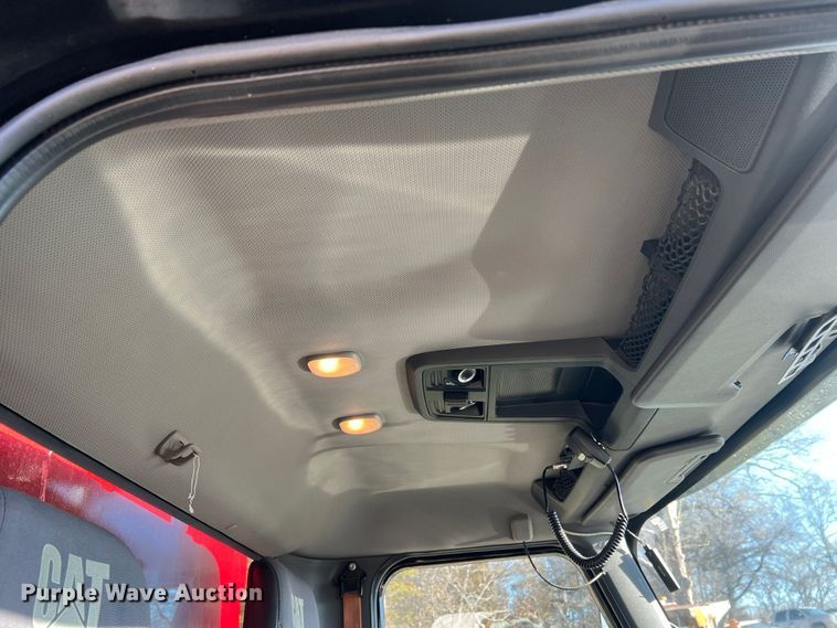 image for item MM9278 2015 Caterpillar CT660  dump truck