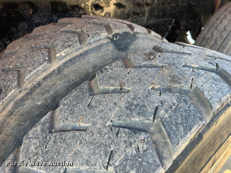 image for item MM9278 2015 Caterpillar CT660  dump truck