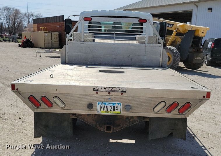 image for item MO9666 2003 International 4300  flatbed truck
