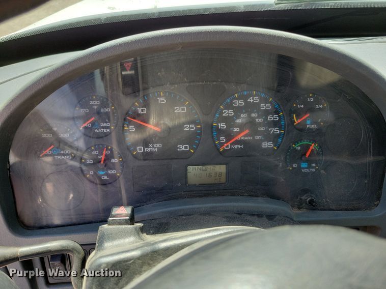 image for item MO9666 2003 International 4300  flatbed truck