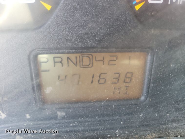 image for item MO9666 2003 International 4300  flatbed truck