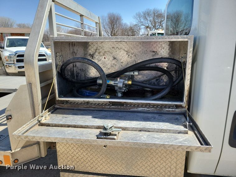 image for item MO9666 2003 International 4300  flatbed truck