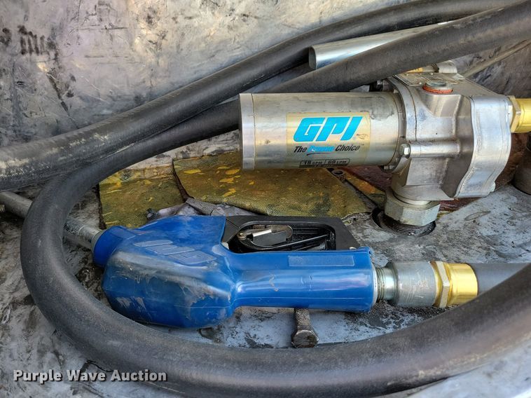 image for item MO9666 2003 International 4300  flatbed truck