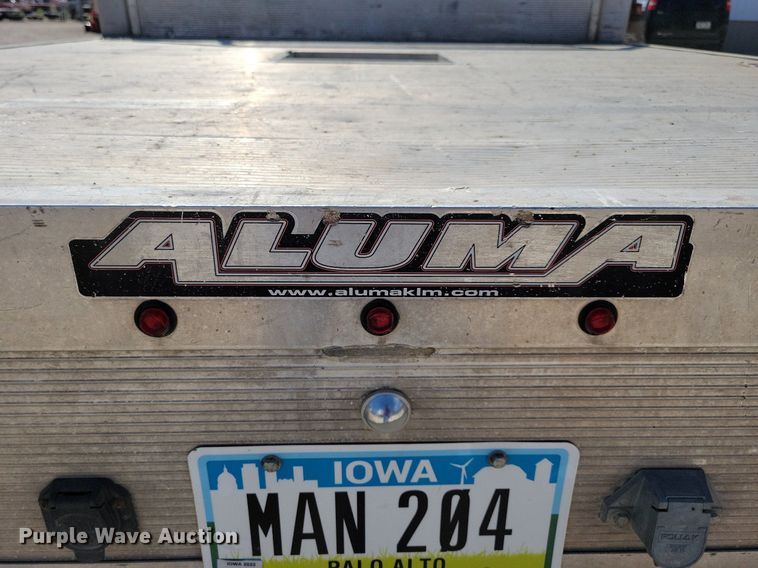 image for item MO9666 2003 International 4300  flatbed truck