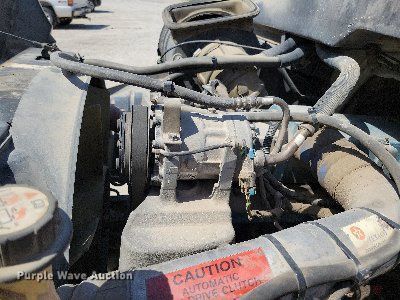 image for item MO9666 2003 International 4300  flatbed truck