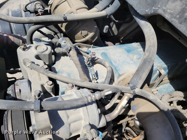 image for item MO9666 2003 International 4300  flatbed truck