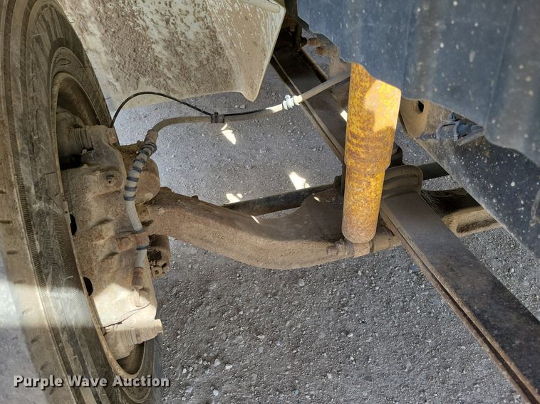 image for item MO9666 2003 International 4300  flatbed truck