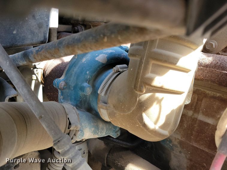 image for item MO9666 2003 International 4300  flatbed truck