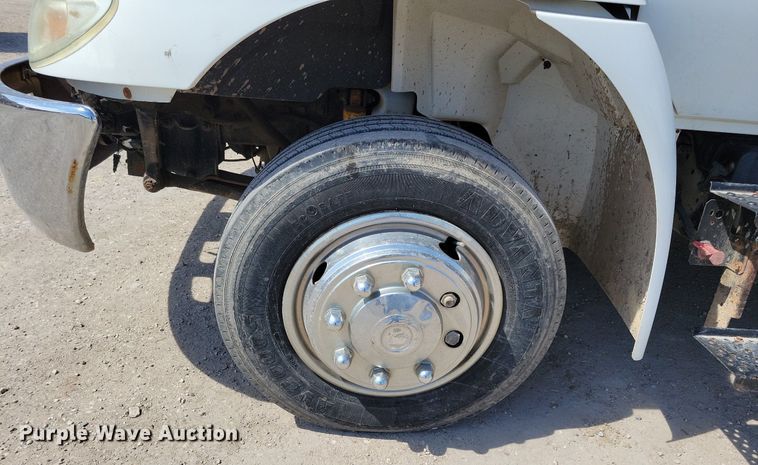 image for item MO9666 2003 International 4300  flatbed truck