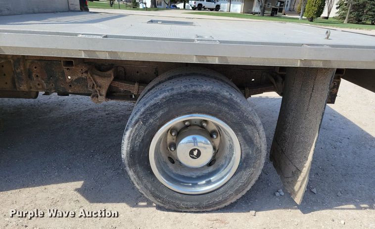 image for item MO9666 2003 International 4300  flatbed truck