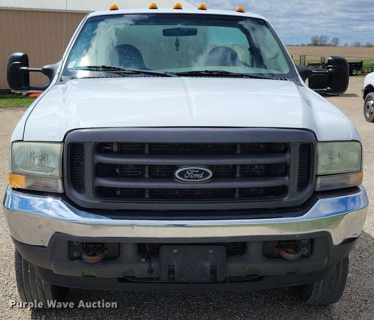 image for item MO9691 2004  Ford F550 Super Duty XL  truck cab and chassis