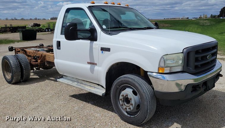 image for item MO9691 2004  Ford F550 Super Duty XL  truck cab and chassis