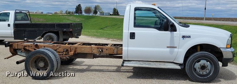 image for item MO9691 2004  Ford F550 Super Duty XL  truck cab and chassis