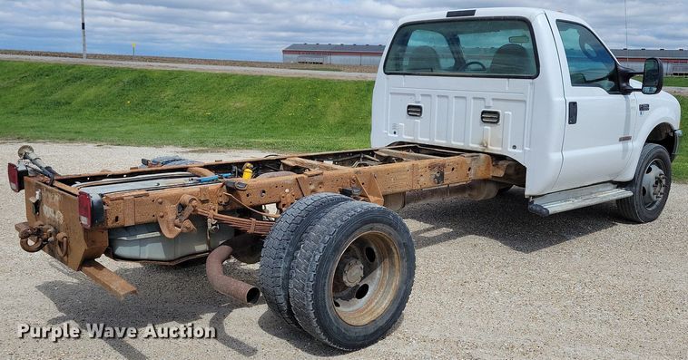 image for item MO9691 2004  Ford F550 Super Duty XL  truck cab and chassis