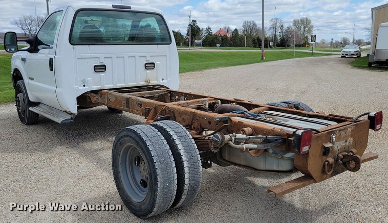 image for item MO9691 2004  Ford F550 Super Duty XL  truck cab and chassis