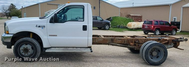 image for item MO9691 2004  Ford F550 Super Duty XL  truck cab and chassis