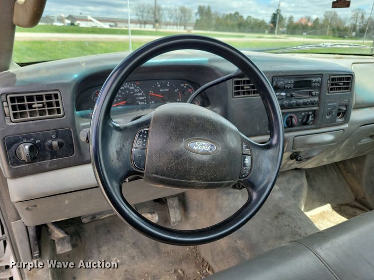 image for item MO9691 2004  Ford F550 Super Duty XL  truck cab and chassis