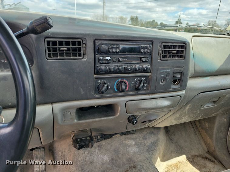 image for item MO9691 2004  Ford F550 Super Duty XL  truck cab and chassis