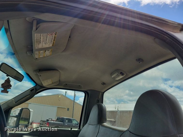 image for item MO9691 2004  Ford F550 Super Duty XL  truck cab and chassis