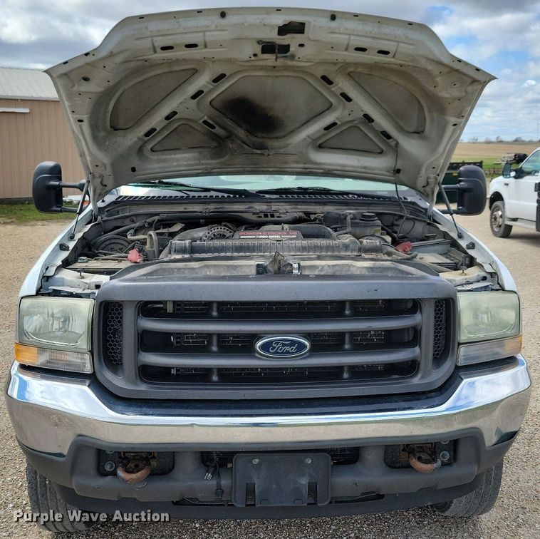 image for item MO9691 2004  Ford F550 Super Duty XL  truck cab and chassis