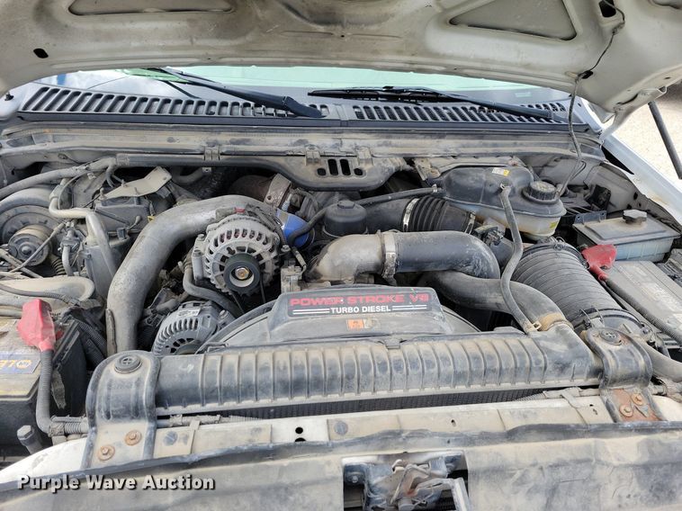 image for item MO9691 2004  Ford F550 Super Duty XL  truck cab and chassis