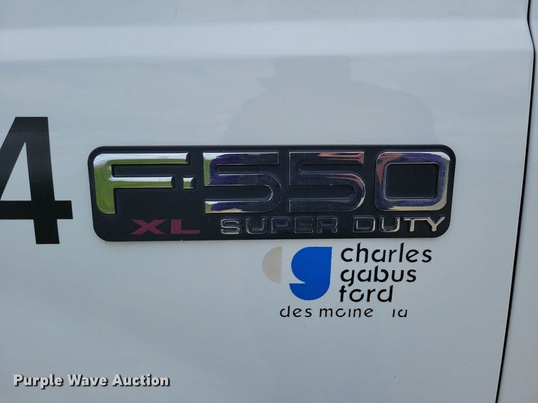 image for item MO9691 2004  Ford F550 Super Duty XL  truck cab and chassis