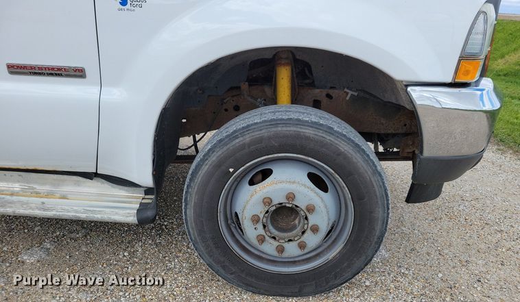 image for item MO9691 2004  Ford F550 Super Duty XL  truck cab and chassis