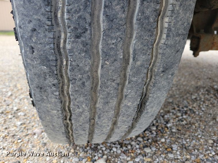 image for item MO9691 2004  Ford F550 Super Duty XL  truck cab and chassis