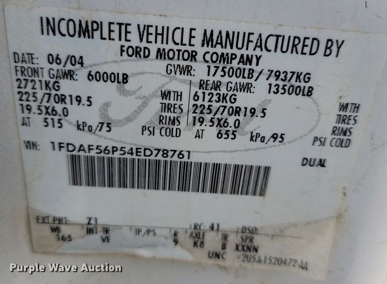 image for item MO9691 2004  Ford F550 Super Duty XL  truck cab and chassis