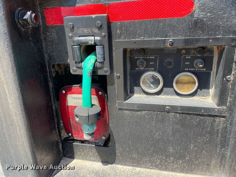 image for item MS9670 2010 International WorkStar 7300  crane truck