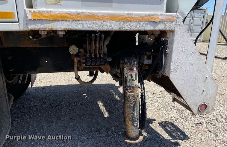 image for item MS9670 2010 International WorkStar 7300  crane truck