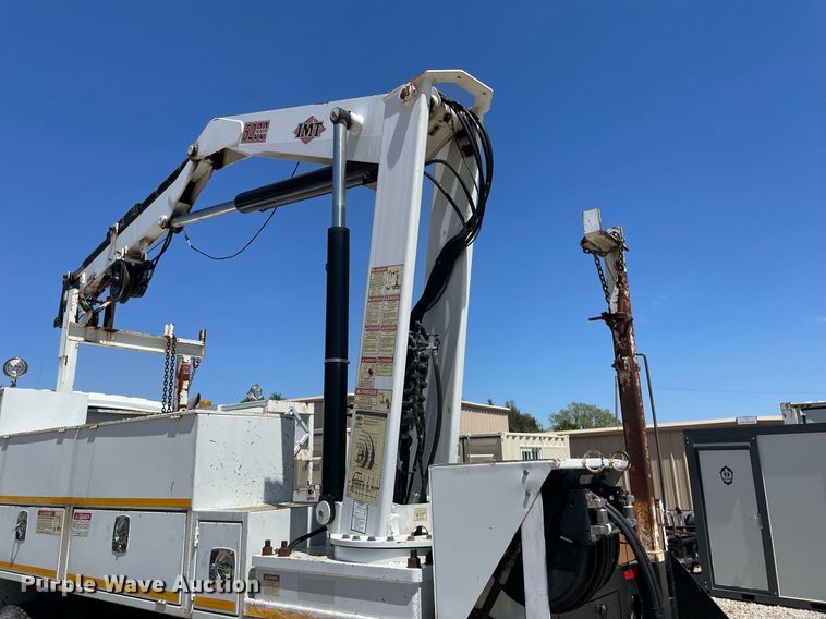 image for item MS9670 2010 International WorkStar 7300  crane truck