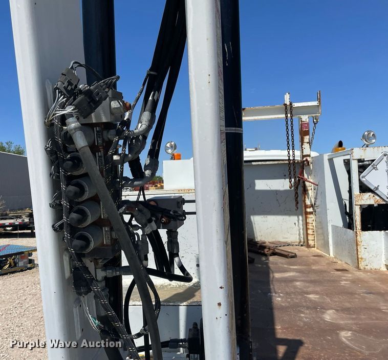 image for item MS9670 2010 International WorkStar 7300  crane truck