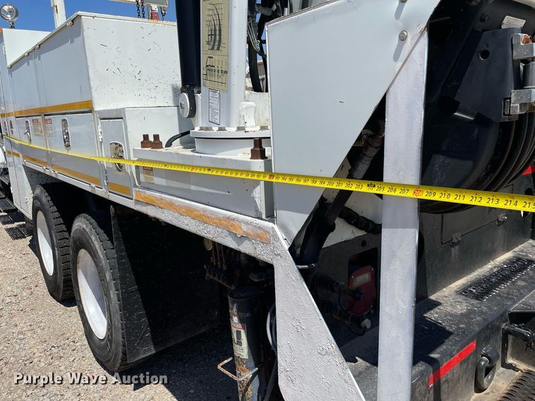 image for item MS9670 2010 International WorkStar 7300  crane truck