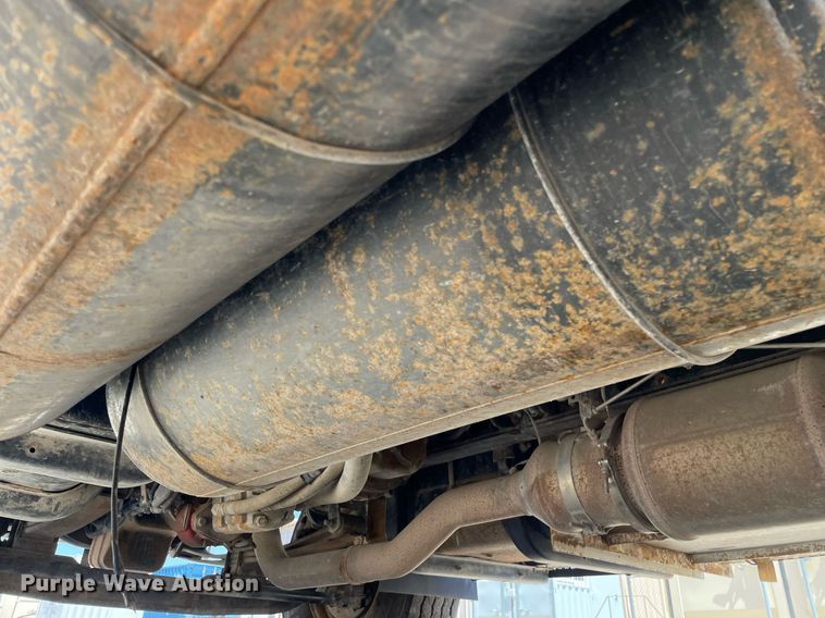 image for item MS9670 2010 International WorkStar 7300  crane truck