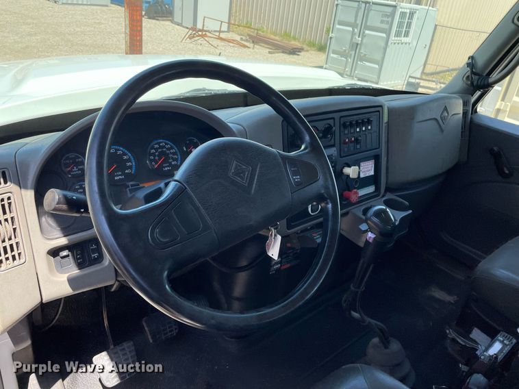 image for item MS9670 2010 International WorkStar 7300  crane truck