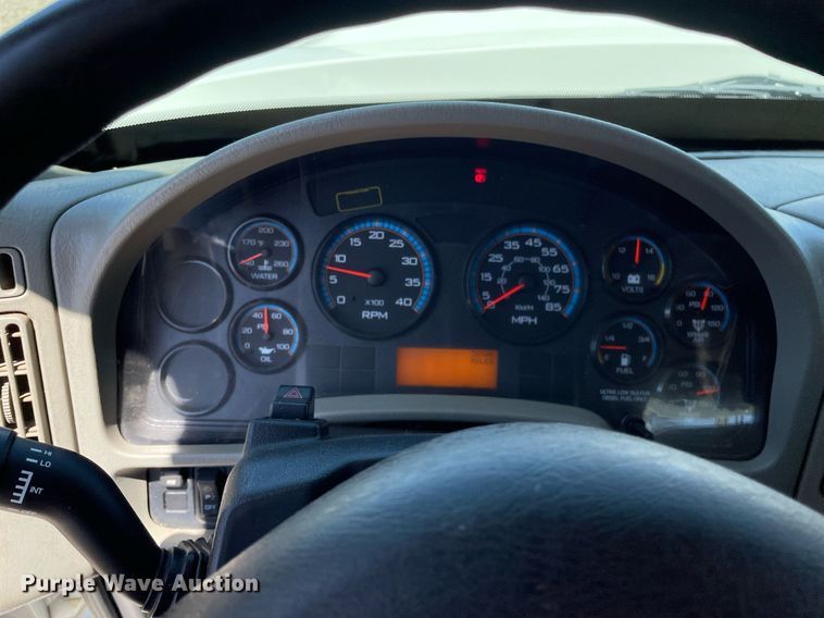 image for item MS9670 2010 International WorkStar 7300  crane truck