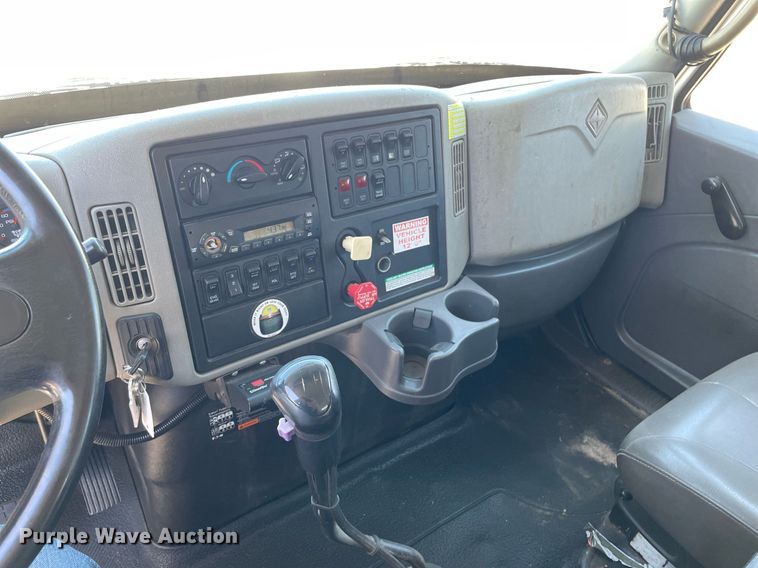 image for item MS9670 2010 International WorkStar 7300  crane truck