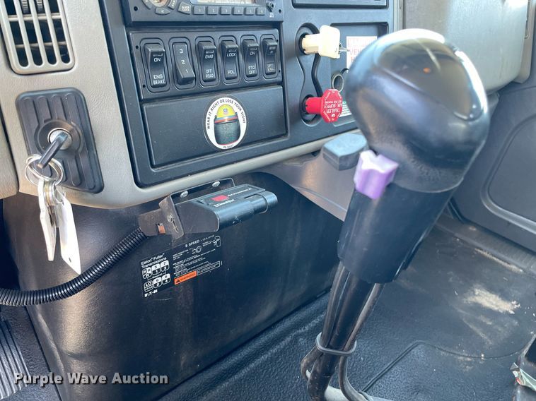 image for item MS9670 2010 International WorkStar 7300  crane truck