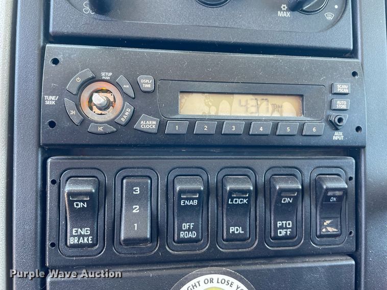 image for item MS9670 2010 International WorkStar 7300  crane truck