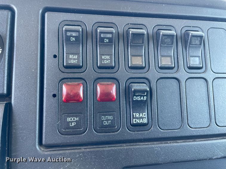 image for item MS9670 2010 International WorkStar 7300  crane truck