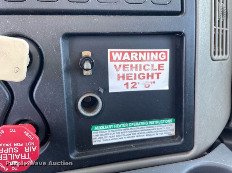 image for item MS9670 2010 International WorkStar 7300  crane truck