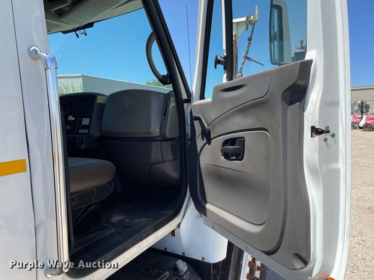 image for item MS9670 2010 International WorkStar 7300  crane truck