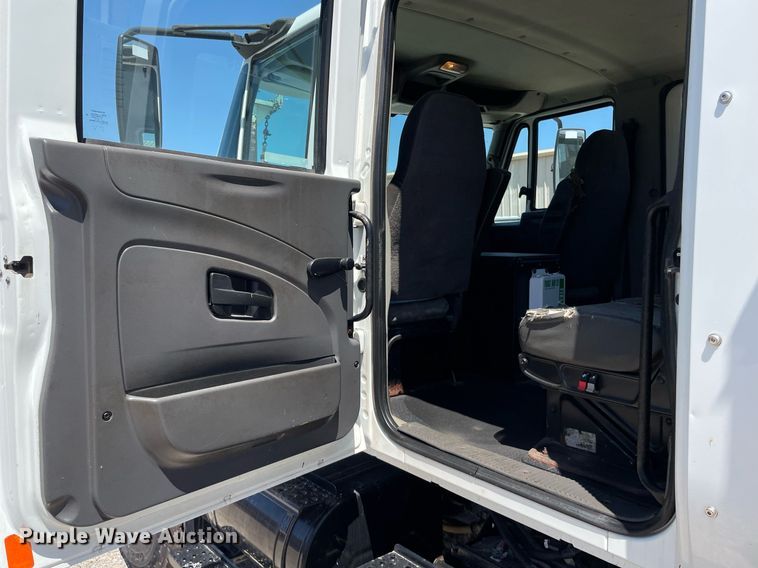 image for item MS9670 2010 International WorkStar 7300  crane truck