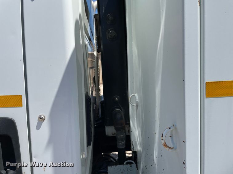 image for item MS9670 2010 International WorkStar 7300  crane truck