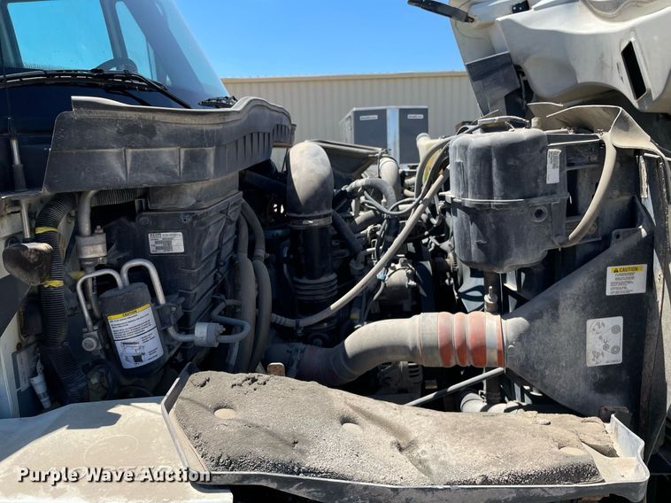 image for item MS9670 2010 International WorkStar 7300  crane truck