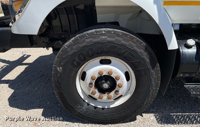 image for item MS9670 2010 International WorkStar 7300  crane truck