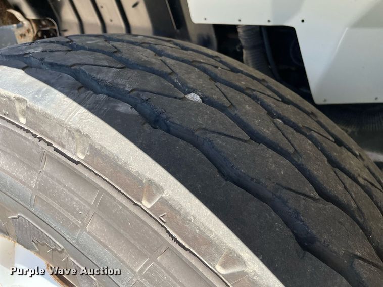 image for item MS9670 2010 International WorkStar 7300  crane truck